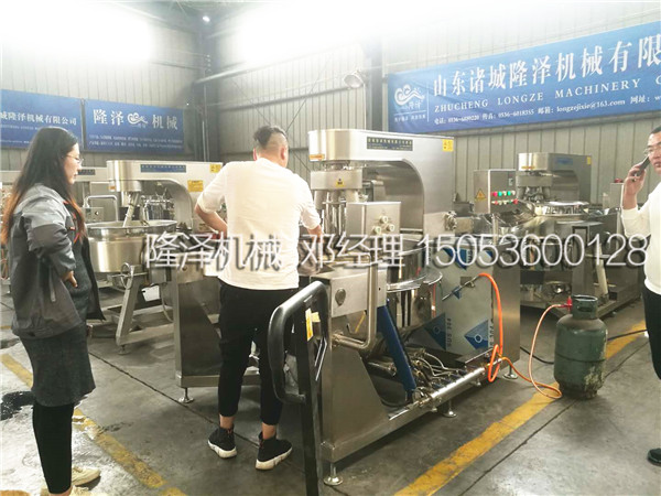 歡迎浙江杭州客戶來廠考察大型炒菜機(jī)