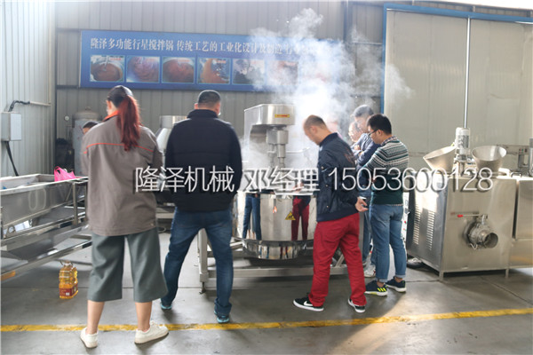 歡迎丹東客戶來廠實地考察大型炒菜機并現(xiàn)場試驗