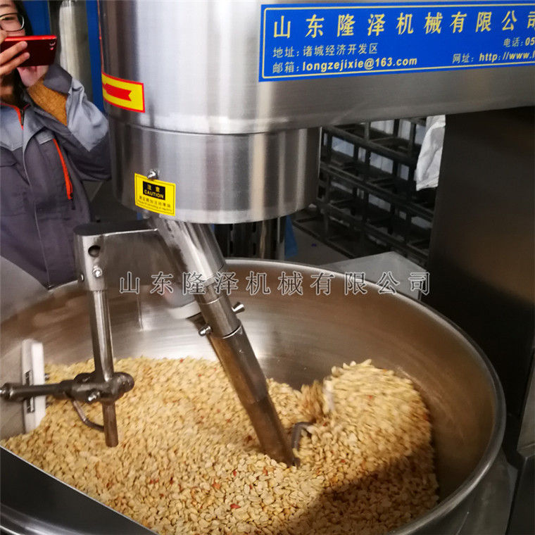 黃老五食品股份有限公司【熬糖攪拌拌料鍋】現(xiàn)場試機(jī)1